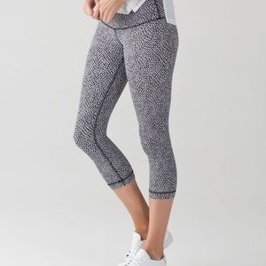 Like New Lululemon Wunder under crop leggings